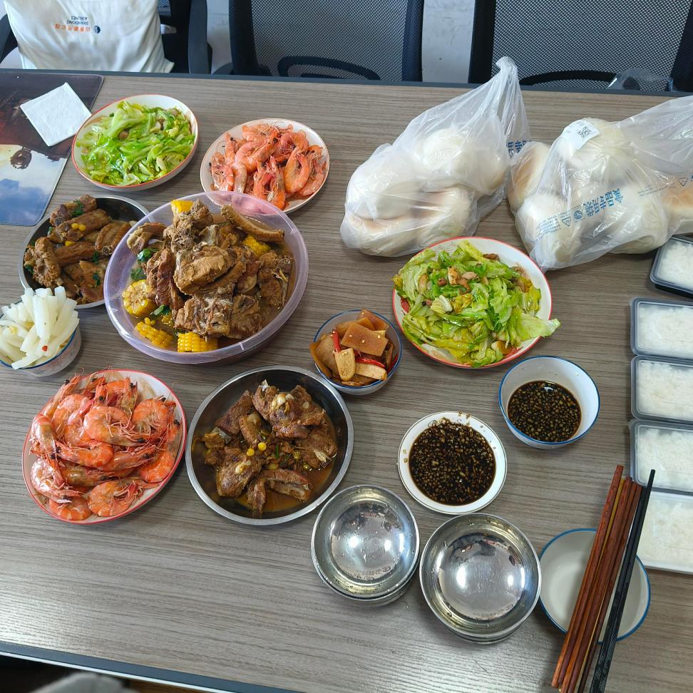 Bosses Coquere Prandium pro omnibus!