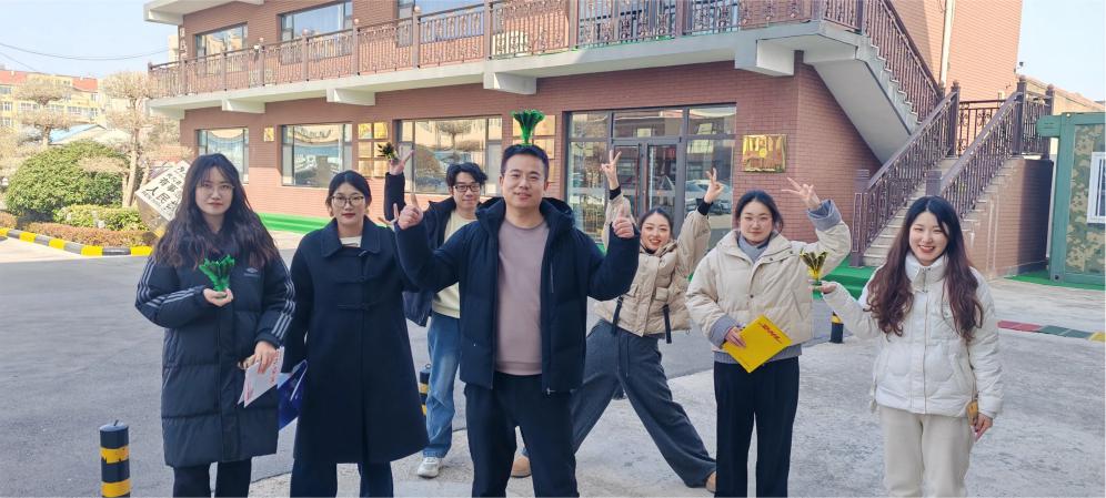 Zemeijia Vivae Shuttlecock Kicking Actio.