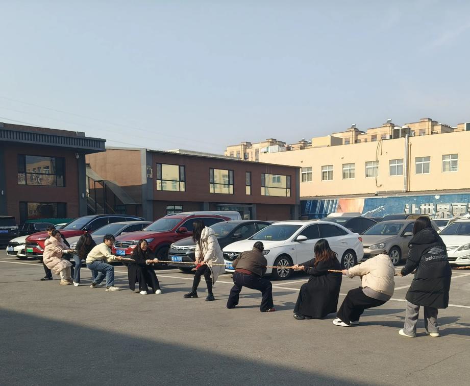 Meridiem Tug-of-Bellum et Salire Funem apud Zemeijia